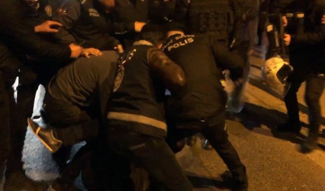 Kadıköy’de Trabzonlulara Saldıran Fenerbahçelilere Gözaltı