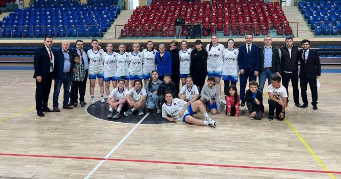 Basketbol Gençler Liginde Düzce Atletik Çeyrek Finalde