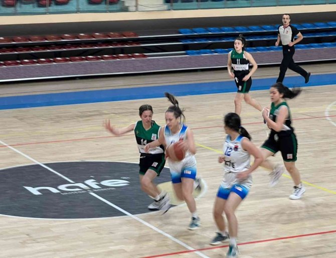 Basketbol Gençler Liginde Düzce Atletik Çeyrek Finalde