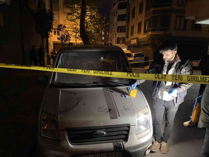 zeytinburnu’nda Sokak Ortasında Silahlı Çatışma: 3 Yaralı