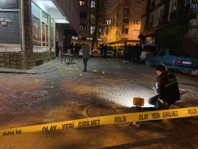 zeytinburnu’nda Sokak Ortasında Silahlı Çatışma: 3 Yaralı