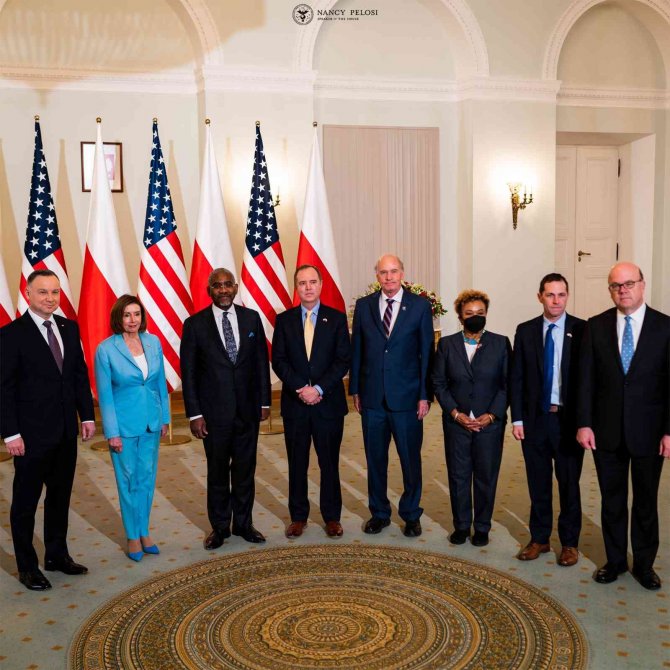 Abd Temsilciler Meclisi Başkanı Pelosi, Polonya Devlet Başkanı Duda İle Görüştü