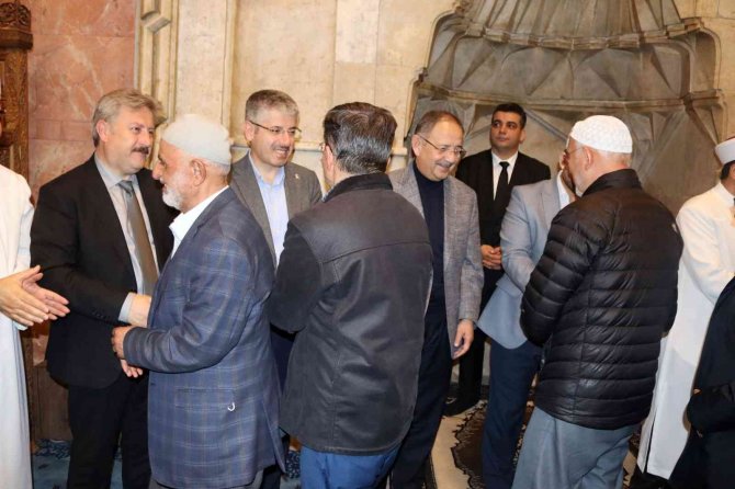 Özhaseki Vatandaşlarla Bayramlaştı