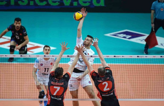 Ziraat Bankkart, Seride 2-0 Öne Geçti