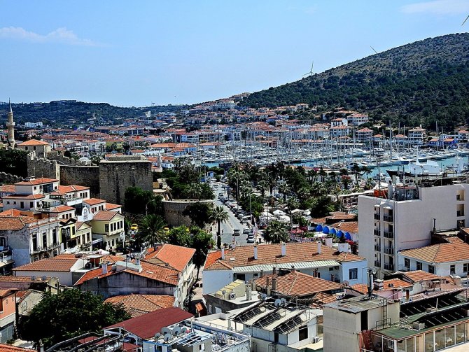 Çeşme, Bayrama Dolu Girdi