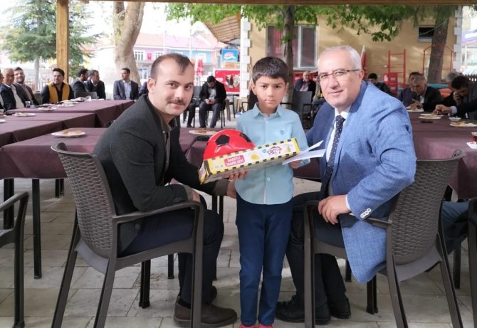 Çameli’ndeki Bayramlaşma Töreninde Sevinen Çocuklar Oldu