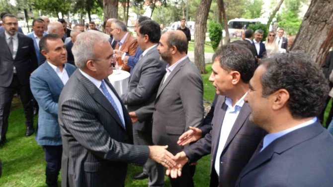 Vali Karaloğlu, Diyarbakırlılarla Bayramlaştı