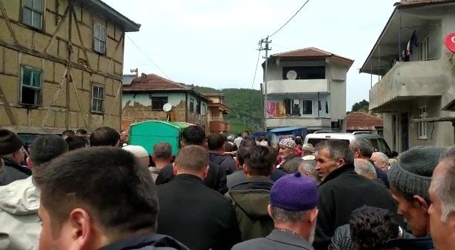 Eşi Tarafından Öldürülen Kadın Bayram Günü Defnedildi