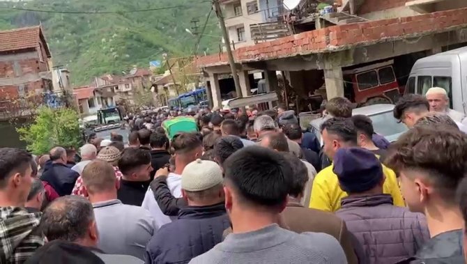 Eşi Tarafından Öldürülen Kadın Bayram Günü Defnedildi