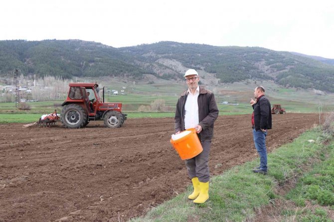 Belediyeden Çiftçilere Mazot Ve Traktör Desteği