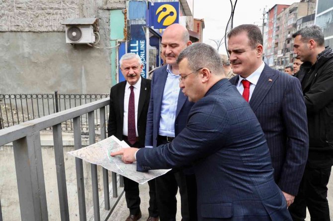 Bakan Soylu Yüksekova’da Vatandaşlarla Bayramlaştı