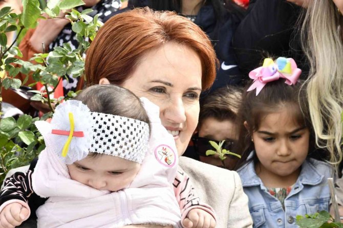 İ̇yi̇ Parti Genel Başkanı Akşener Vatandaşlarla ‘Bayram Sofrası’nda Buluştu