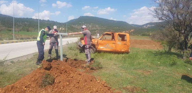 Trafik Kazalarına Hasarlı Araçla Dikkat Çekiliyor