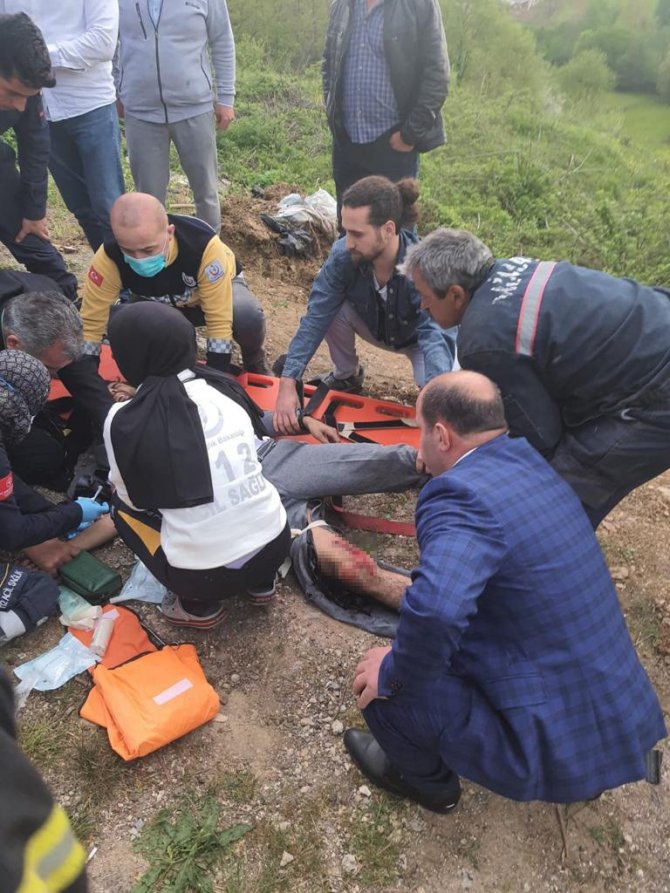 İ̇ki Otomobil Kafa Kafaya Çarpıştı: 2 Yaralı