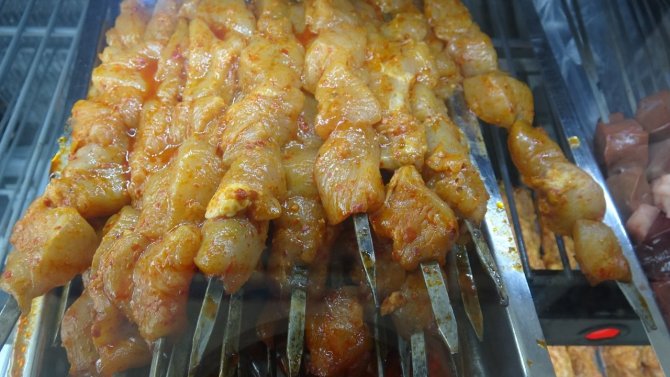 Uzmanlar Uyarıyor: Bayramda Öğünlere Azar Azar Başlayın