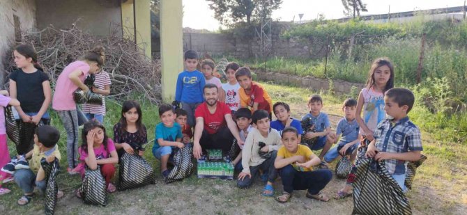 Mardinli Öğretmen Özsoy, Bayramda Çocukların Yüzlerini Güldürdü