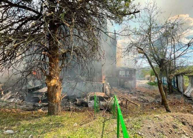 Rusya, Luhansk’ta 100 Yıllık Tarihi Okulu Vurdu