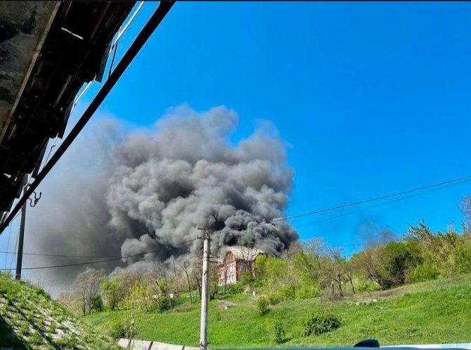 Rusya, Luhansk’ta 100 Yıllık Tarihi Okulu Vurdu