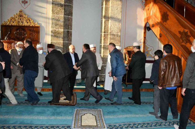 Samsunlular Bayram Namazı İçin Camilere Akın Etti