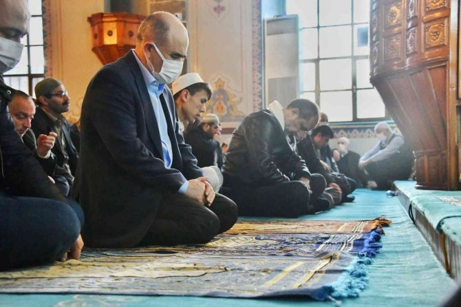 Samsunlular Bayram Namazı İçin Camilere Akın Etti