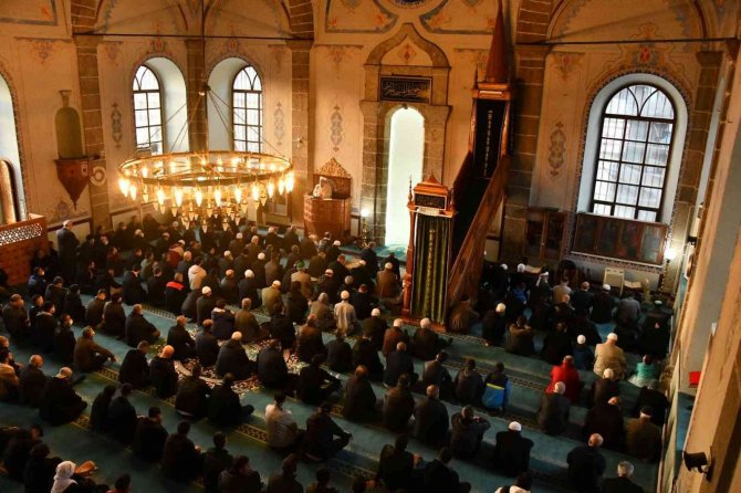 Samsunlular Bayram Namazı İçin Camilere Akın Etti