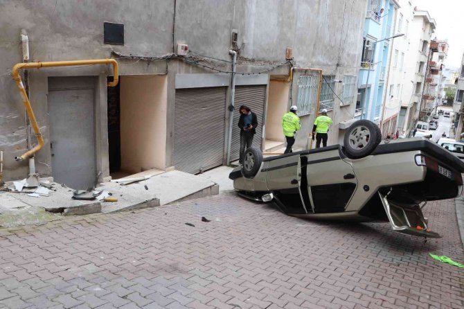 Doğalgaz Kutusuna Çarpıp Takla Attı