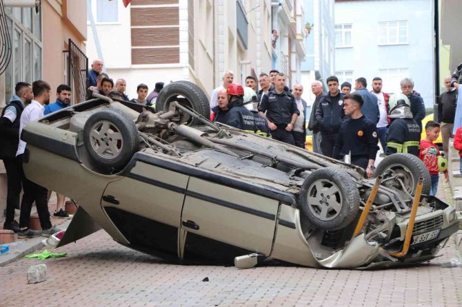 Doğalgaz Kutusuna Çarpıp Takla Attı