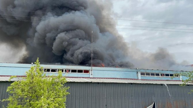 Uşak’ta Battaniye Fabrikasında Yangın
