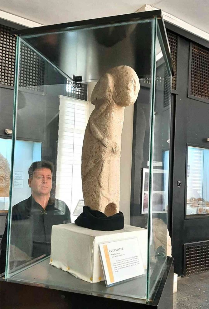 Göbeklitepe İle Çağdaş ‘T’ Biçimli Kült Heykel Merak Uyandırıyor