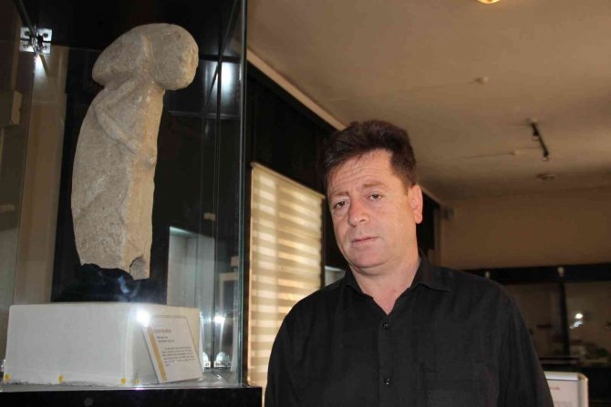 Göbeklitepe İle Çağdaş ‘T’ Biçimli Kült Heykel Merak Uyandırıyor