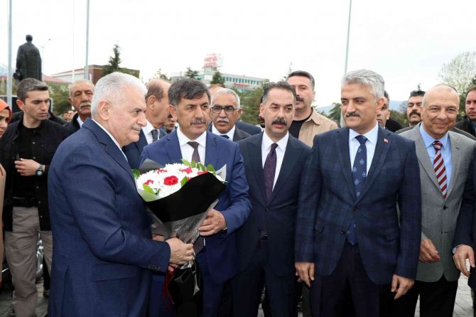 Binali Yıldırım’a Memleketi Erzincan’da Sevgi Seli