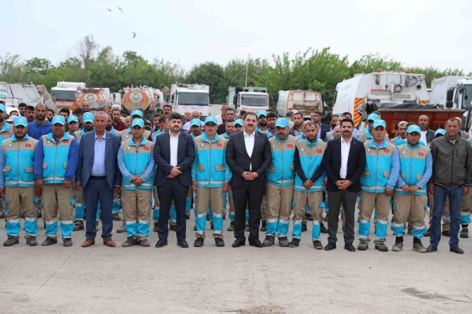 Başkan Canpolat Temizlik İşleri Personelleriyle Bayramlaştı