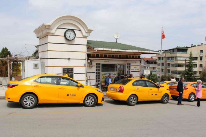 Bayram Sakinliğini Fırsat Bilen Başkentliler Soluğu Parklarda Aldı
