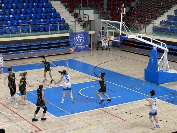 Basketbol Gençler Ligi: Düzce Atletik: 66 - Çankaya Üniversitesi:65