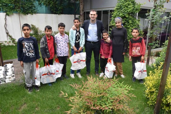 Kaymakam Mete, Ramazan Bayramı’nı Çocuklarla Kutladı