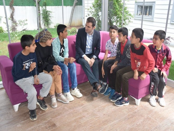 Kaymakam Mete, Ramazan Bayramı’nı Çocuklarla Kutladı