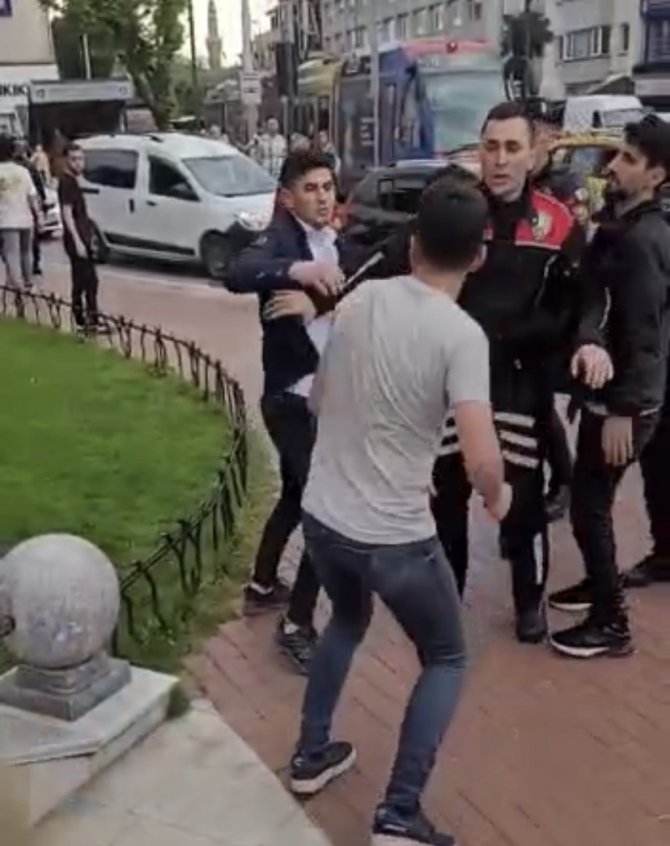 Bursa’da “Yan Baktın” Kavgası