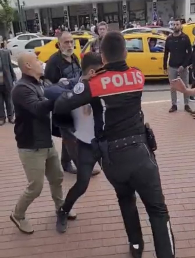 Bursa’da “Yan Baktın” Kavgası