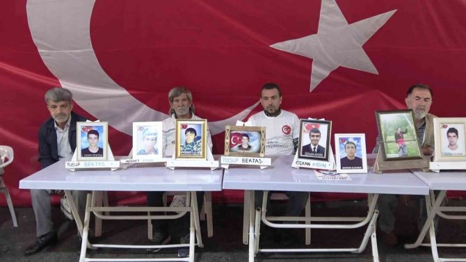 Altı Bayramdır Oğlundan Uzak Olan Baba, Evlat Nöbetini Sürdürüyor