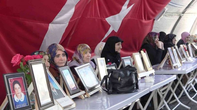 Altı Bayramdır Oğlundan Uzak Olan Baba, Evlat Nöbetini Sürdürüyor