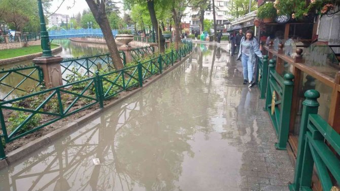 Eskişehir Yağmur Ve Doluya Teslim