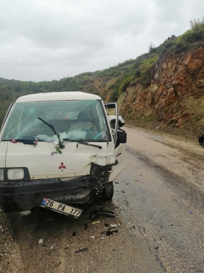 Eskişehir’de Trafik Kazası: 2 Yaralı