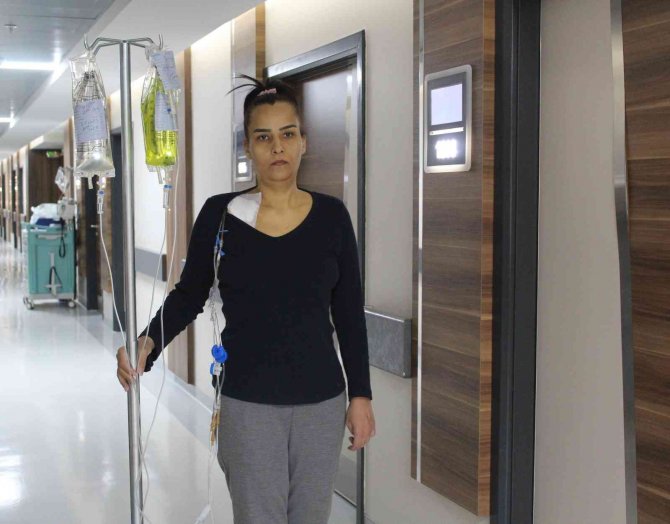 Midesini Üşüttüğünü Zannetti, 10 Milyonda Bir Görülen Hastalığa Yakalandığını Öğrendi