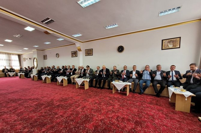 Geleneksel Bayramlaşma Programı Tuzcuzade Mahalle Odası’nda Gerçekleştirildi