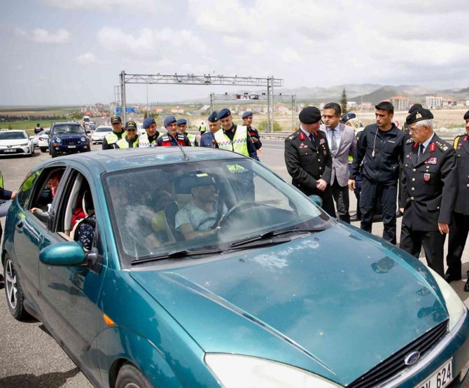 Jandarma Genel Komutanı Çetin: “208 Bin Personelle Yollardayız”