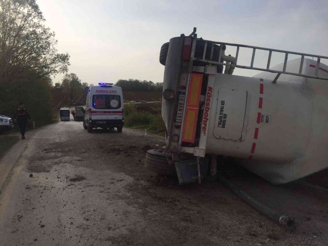 Kontrolden Çıkan Tır Şarampole Devrildi: 1 Yaralı