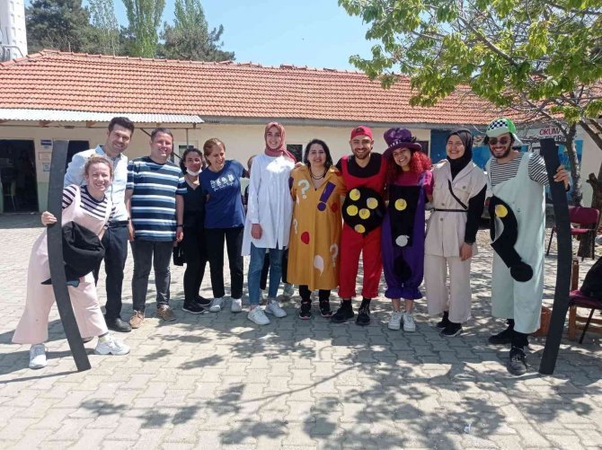 Köyceğiz’de İ̇stanbullu Öğrenciler Şenlik Düzenledi