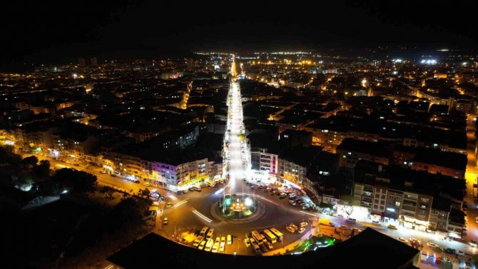 Akhisar’ı Büyükşehir Güzelleştiriyor