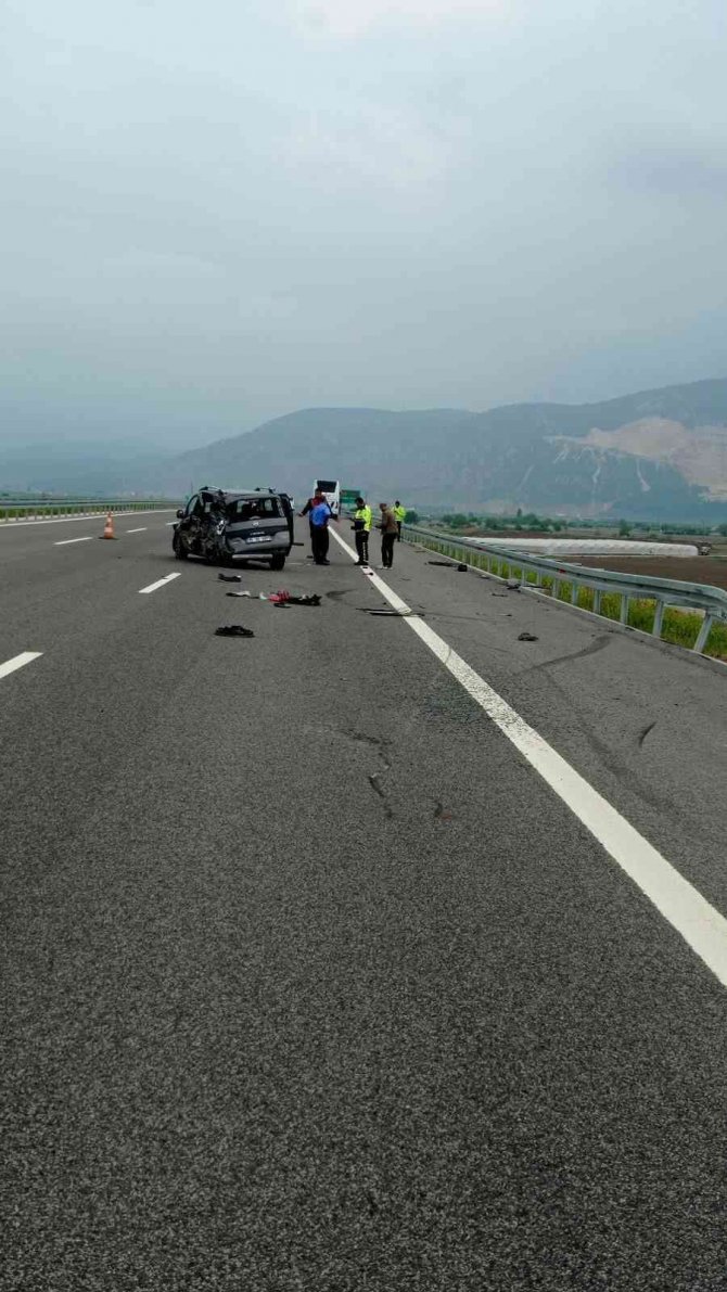 Manisa’da Yolcu Otobüs İle Ticari Araç Çarpıştı: 5 Yaralı