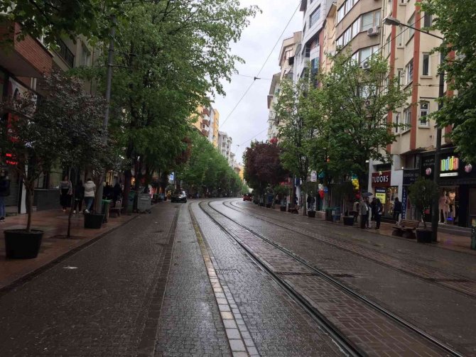 Bayramın İkinci Gününde De Eskişehir Yağmura Teslim Oldu